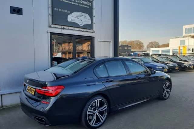 BMW 7-Serie (2017) thumbnail 5