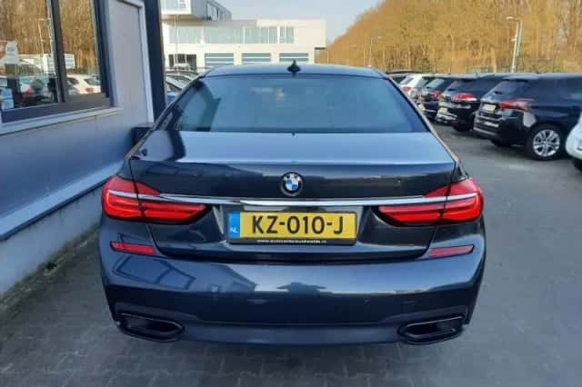 BMW 7-Serie (2017) thumbnail 6