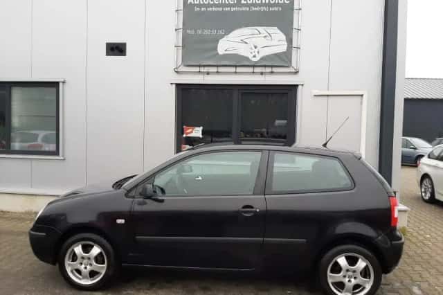 Volkswagen Polo (2003) thumbnail 2