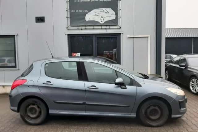 Peugeot 308 (2008) thumbnail 4