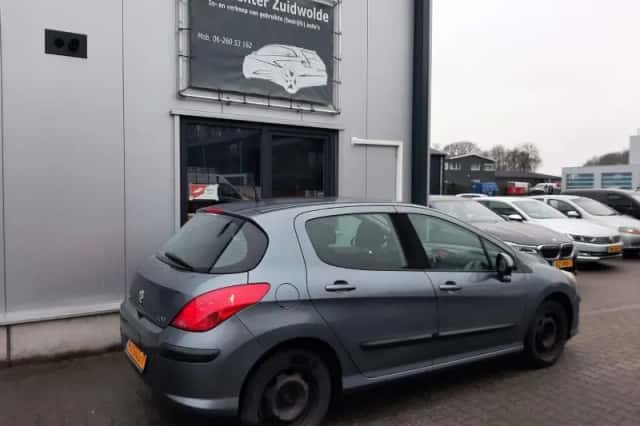Peugeot 308 (2008) thumbnail 5