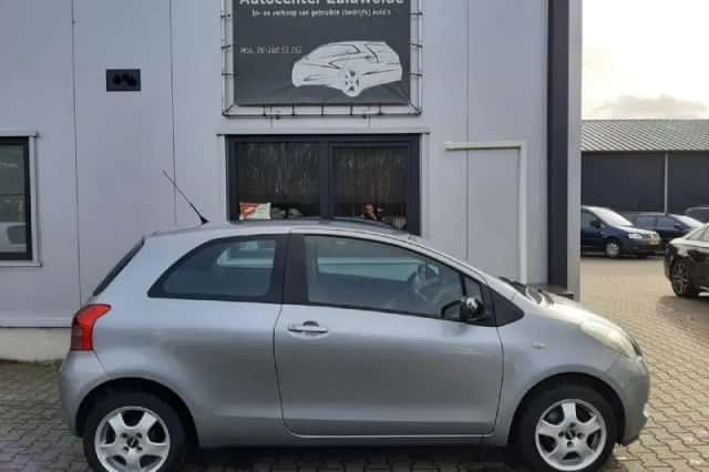 Toyota Yaris (2006) thumbnail 4
