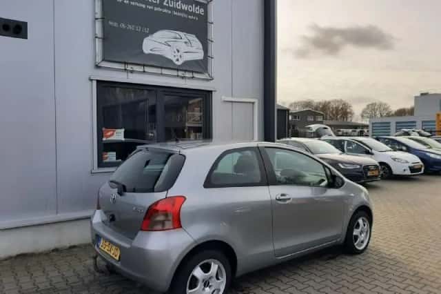 Toyota Yaris (2006) thumbnail 5