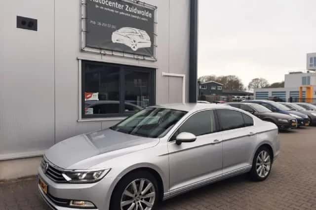 Volkswagen Passat (2018) thumbnail 1