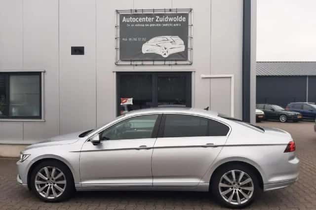 Volkswagen Passat (2018) thumbnail 2