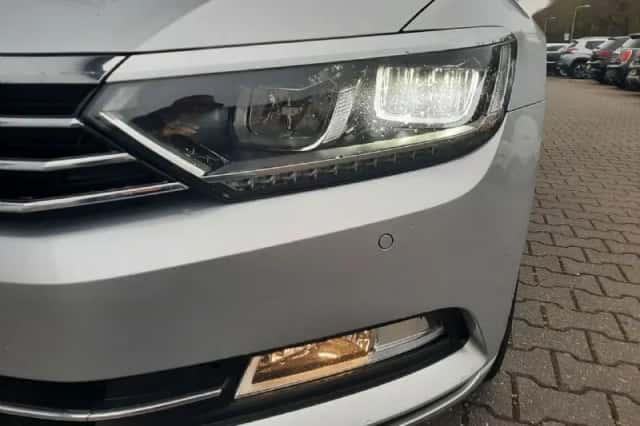 Volkswagen Passat (2018) thumbnail 4