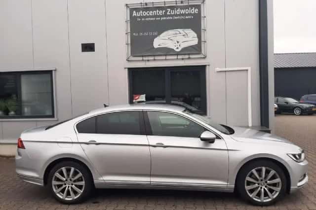 Volkswagen Passat (2018) thumbnail 5