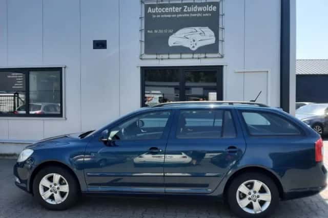 Škoda Octavia (2011) thumbnail 2