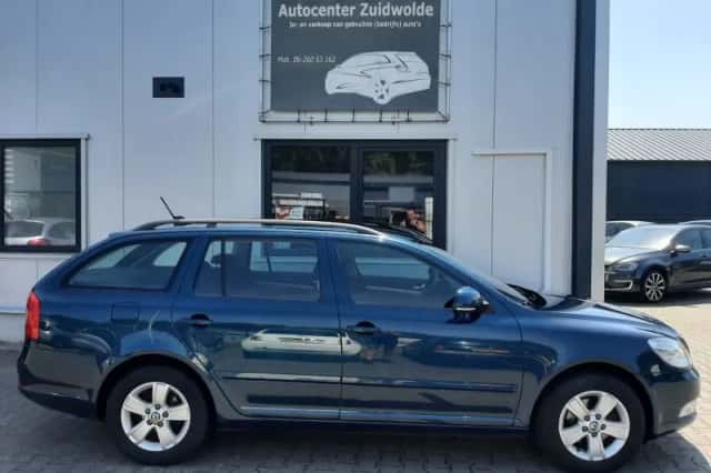 Škoda Octavia (2011) thumbnail 4
