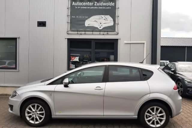 SEAT Leon (2013) thumbnail 2