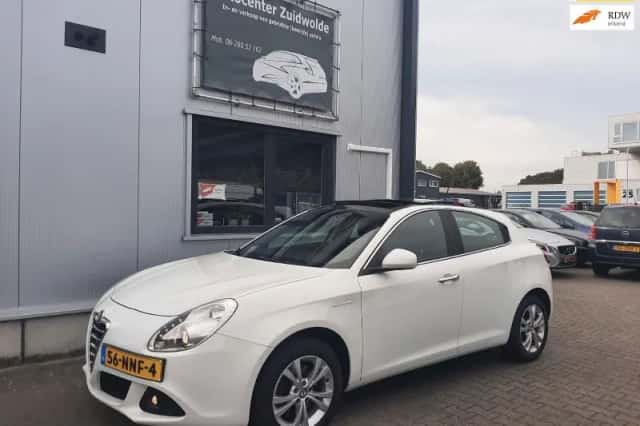 Alfa Romeo Giulietta (2010) thumbnail 1