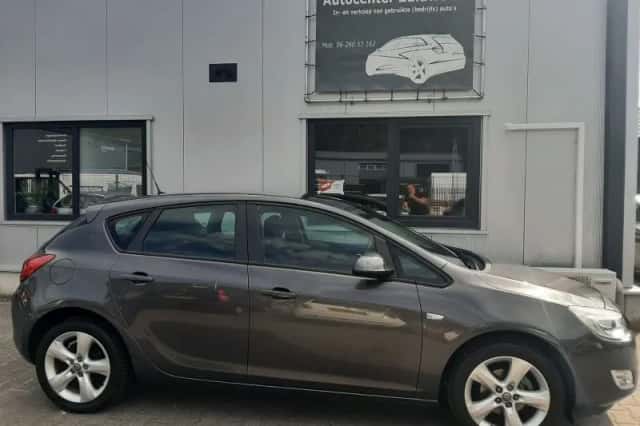 Opel Astra (2012) thumbnail 5