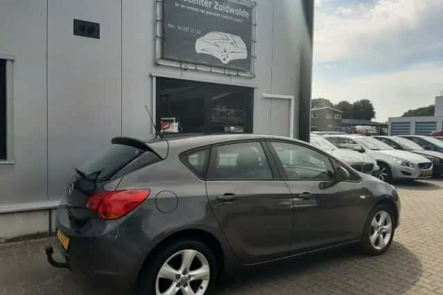 Opel Astra (2012) thumbnail 6