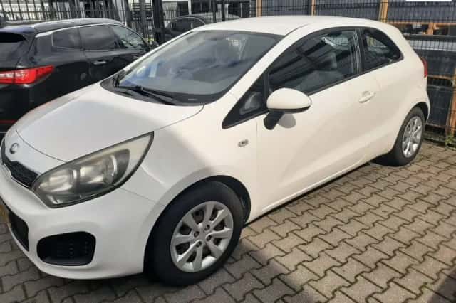 Kia Rio (2013) thumbnail 1
