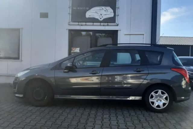Peugeot 308 (2010) thumbnail 2
