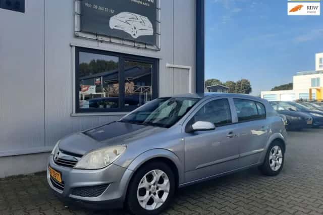 Opel Astra (2008) thumbnail 1