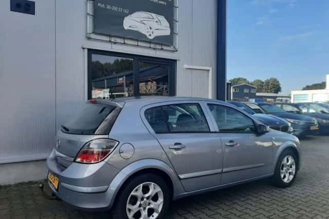 Opel Astra (2008) thumbnail 5