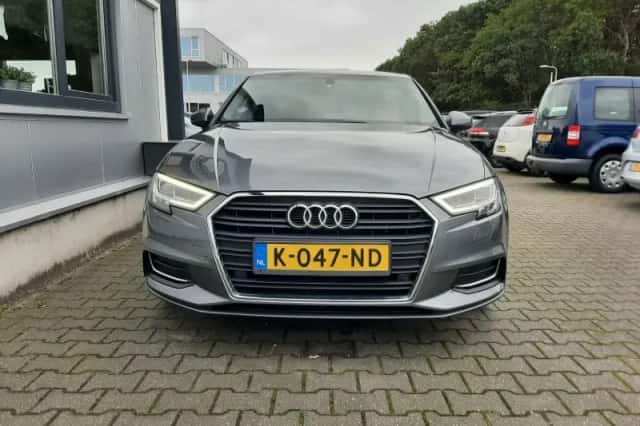 Audi A3 (2017) thumbnail 3