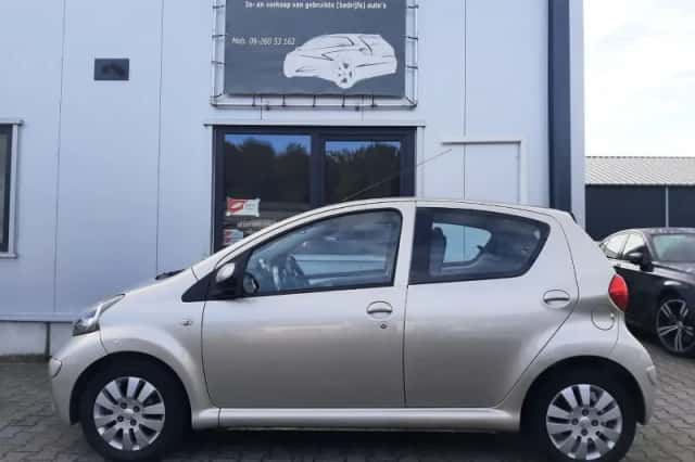 Toyota Aygo (2007) thumbnail 2