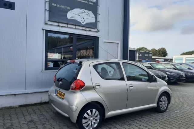 Toyota Aygo (2007) thumbnail 5