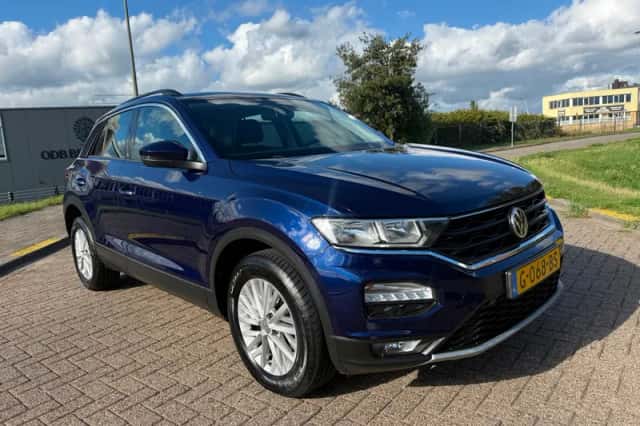Volkswagen T-Roc (2019) thumbnail 2