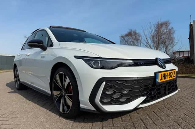 Volkswagen Golf (2025) thumbnail 2