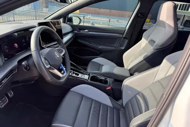 Volkswagen Golf (2025) thumbnail 3