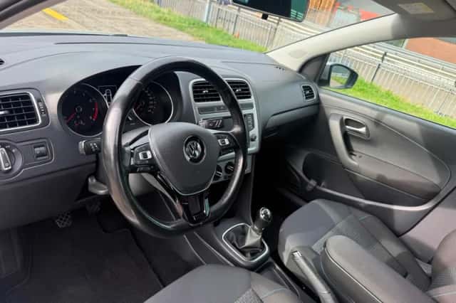 Volkswagen Polo (2017) thumbnail 2
