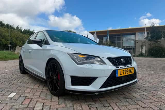 SEAT Leon (2015) thumbnail 1