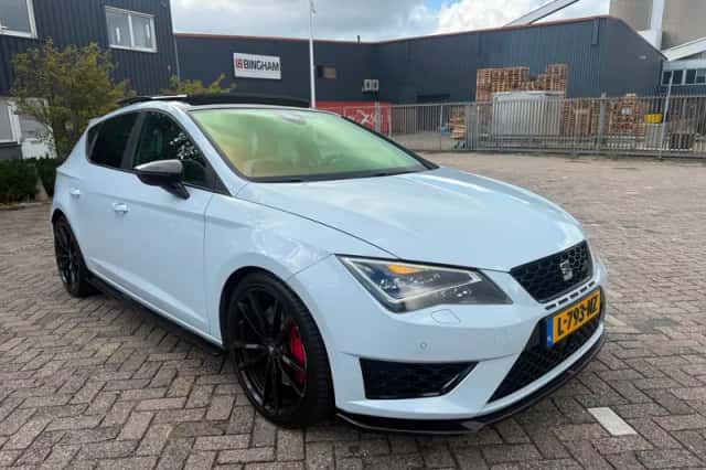 SEAT Leon (2015) thumbnail 4