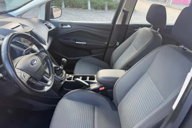 Ford C-Max (2016) thumbnail 3