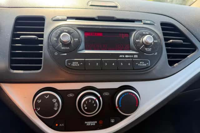 Kia Picanto (2012) thumbnail 6