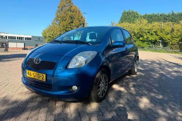 Toyota Yaris (2008) thumbnail 2