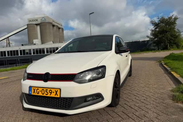 Volkswagen Polo (2011) thumbnail 1