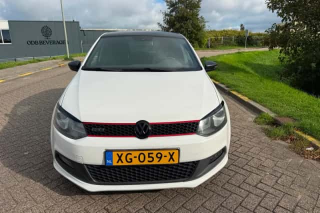Volkswagen Polo (2011) thumbnail 2