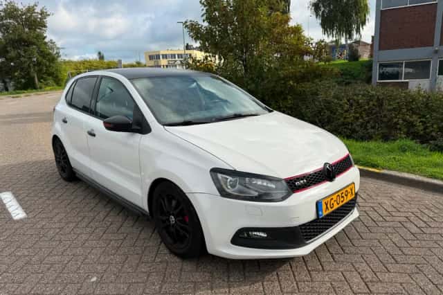 Volkswagen Polo (2011) thumbnail 4