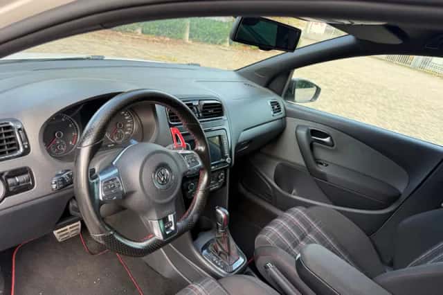 Volkswagen Polo (2011) thumbnail 5