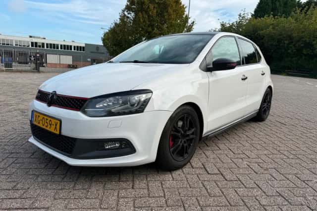 Volkswagen Polo (2011) thumbnail 6
