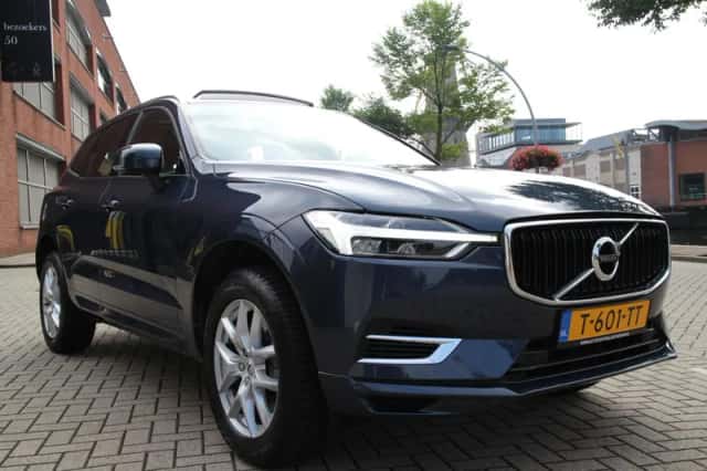 Volvo XC60 (2018) thumbnail 2
