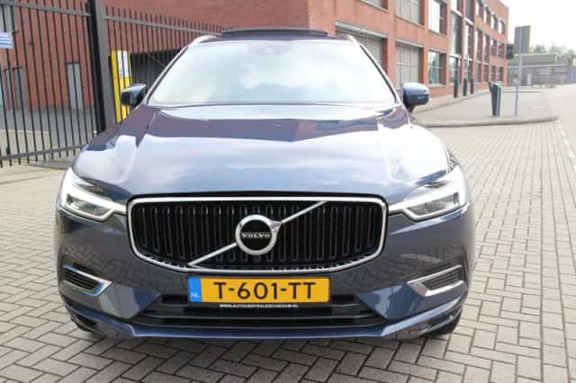 Volvo XC60 (2018) thumbnail 3