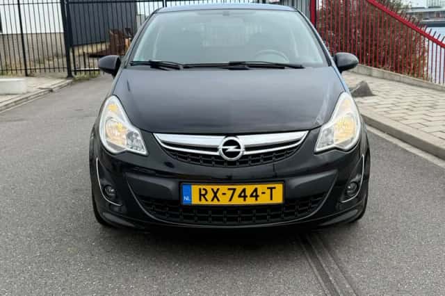Opel Corsa (2012) thumbnail 1
