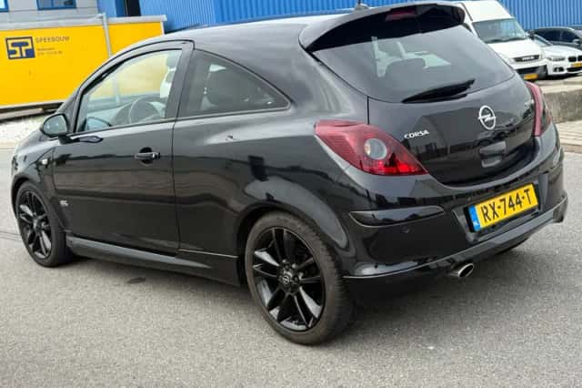 Opel Corsa (2012) thumbnail 3