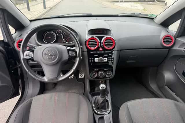 Opel Corsa (2012) thumbnail 4