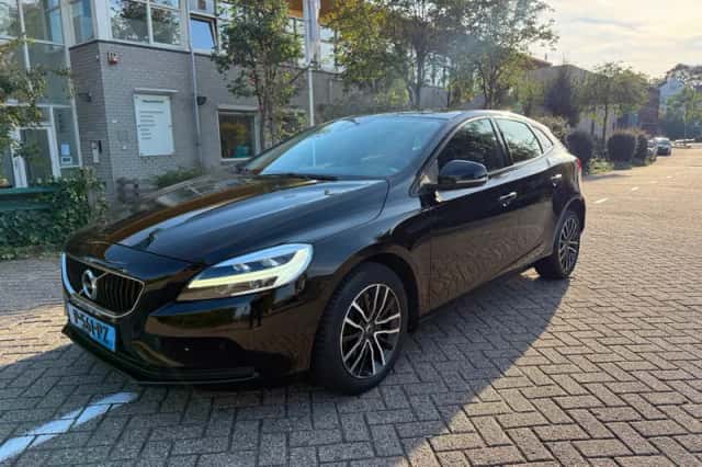 Volvo V40 (2019) thumbnail 2
