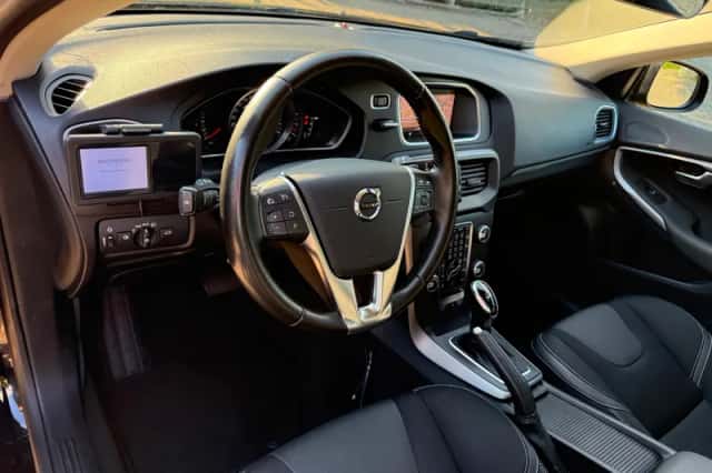 Volvo V40 (2019) thumbnail 3