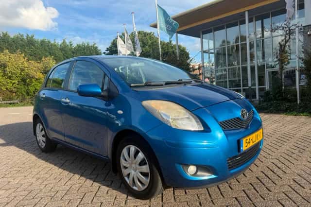 Toyota Yaris (2010) thumbnail 1