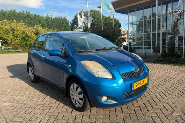 Toyota Yaris (2010) thumbnail 4