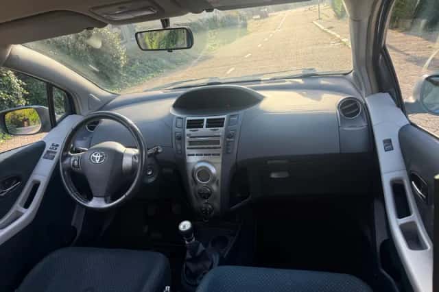 Toyota Yaris (2010) thumbnail 5