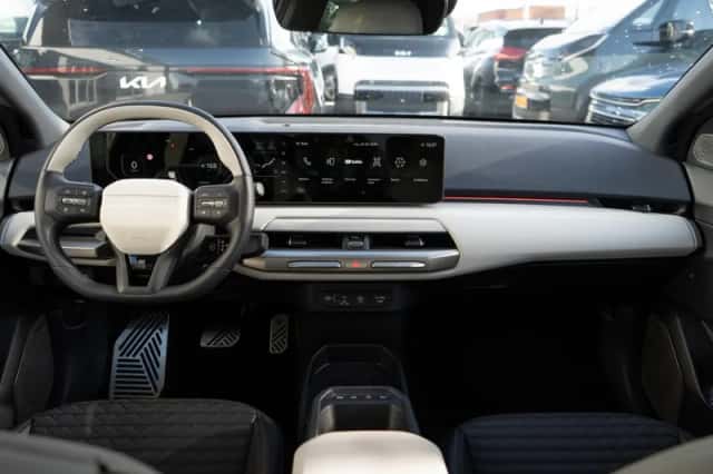 Kia EV4 (2026) thumbnail 3