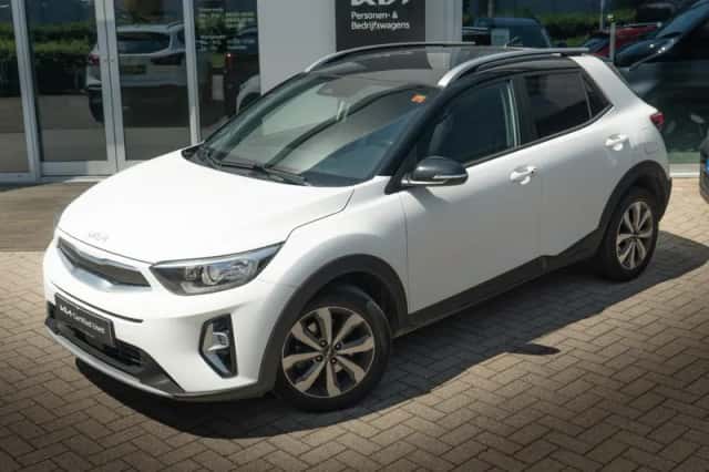 Kia Stonic (2022) thumbnail 2